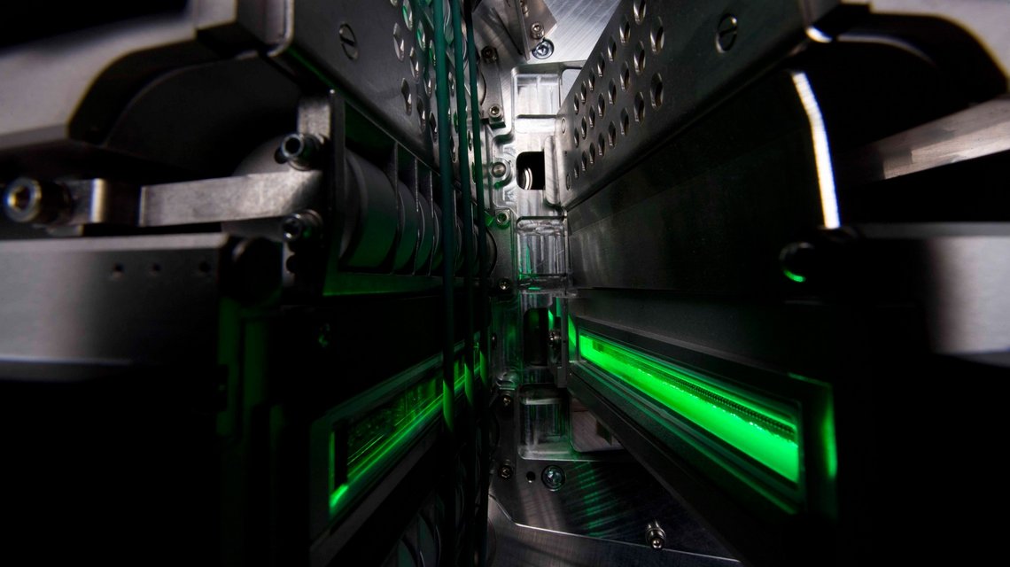 Close-up of NotaScan® sensor to classify the fitness of a banknote as humans can do