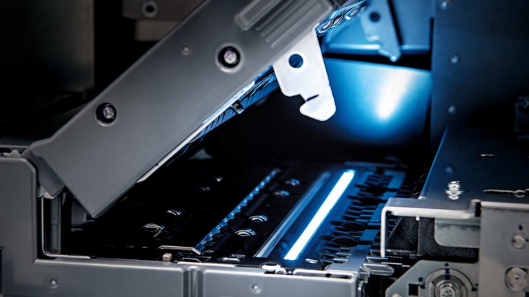 Close-up view of the banknote processing system BPS® C6, high-a performance giant among desktop processing systems today