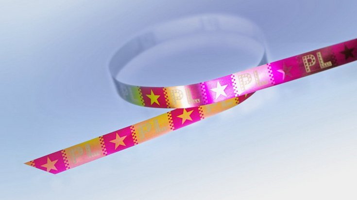 Display of the ColourShift security thread for banknotes with brilliant color change on tilting