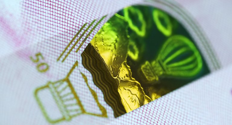 RollingStar® patch with a glowing hot air balloon on a banknote