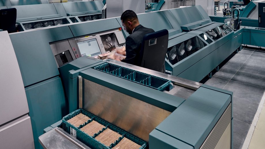 A man working with the BPS M evo