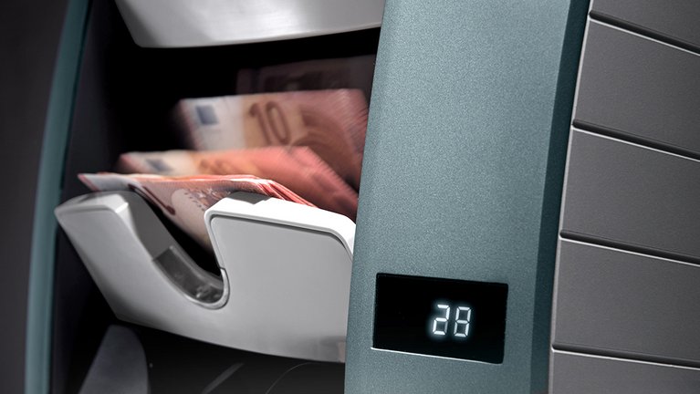 Output tray of the BPS® C2 with €10 bills