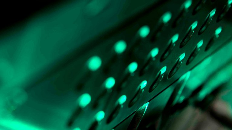 A glimpse into the interior of a high-performance sensor from G+D for checking banknotes