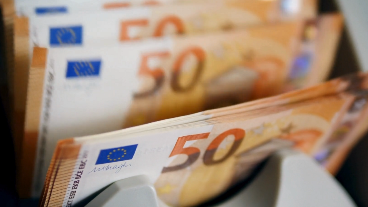 9 factors fueling a surge in cash hoarding