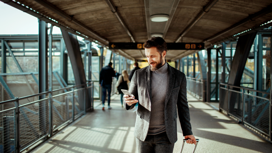 Business e-signs a virtual document